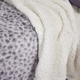 Manta sherpa animal print gris