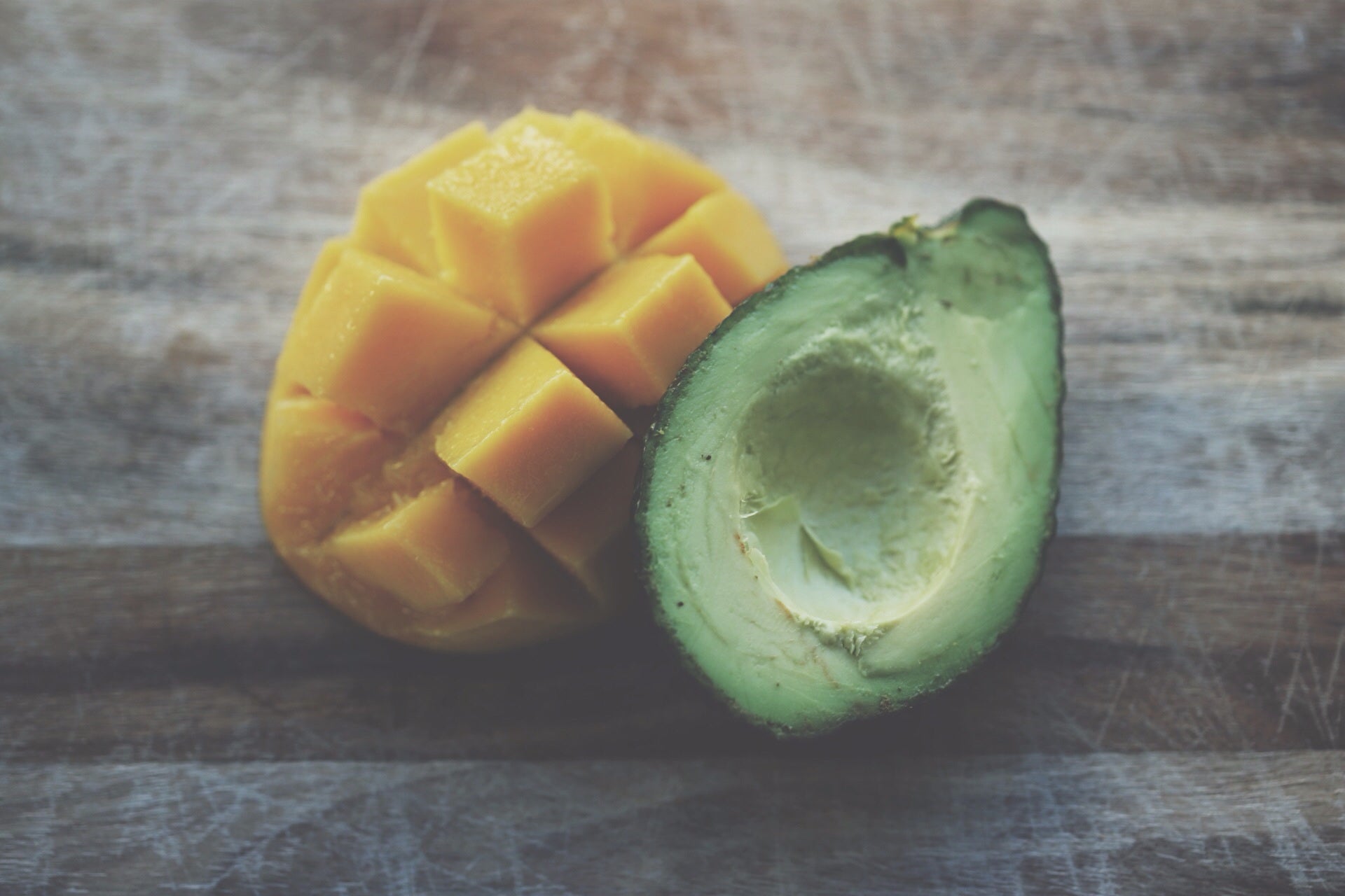 Espaguetis vegetarianos para celíacos con mango y aguacate