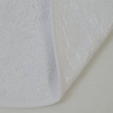 Pack 3 baberos rizo guardería color blanco con elástico. Lavables, exterior de rizo y reverso impermeable. Medidas: 33x29cm