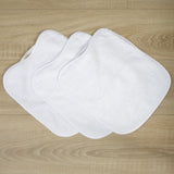 Pack 3 baberos rizo guardería color blanco con elástico. Lavables, exterior de rizo y reverso impermeable. Medidas: 33x29cm
