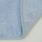 Babero rizo plastico con goma celeste